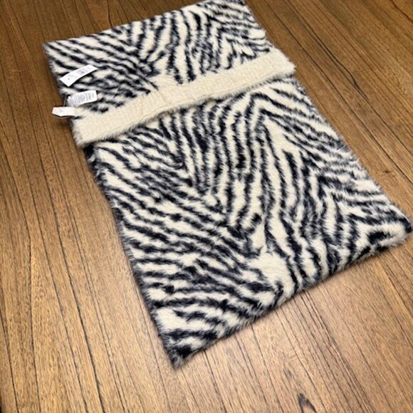 LOFT Tiger Stripe Blanket Scarf - Picture 11 of 11
